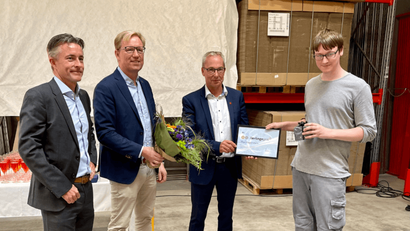Max Hagenstam modtager prisen som Årets Lærling 2021