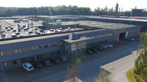 Luftfoto af AVL's fabrik i Mariager