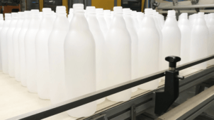 Produktion af plastflasker hos Schela
